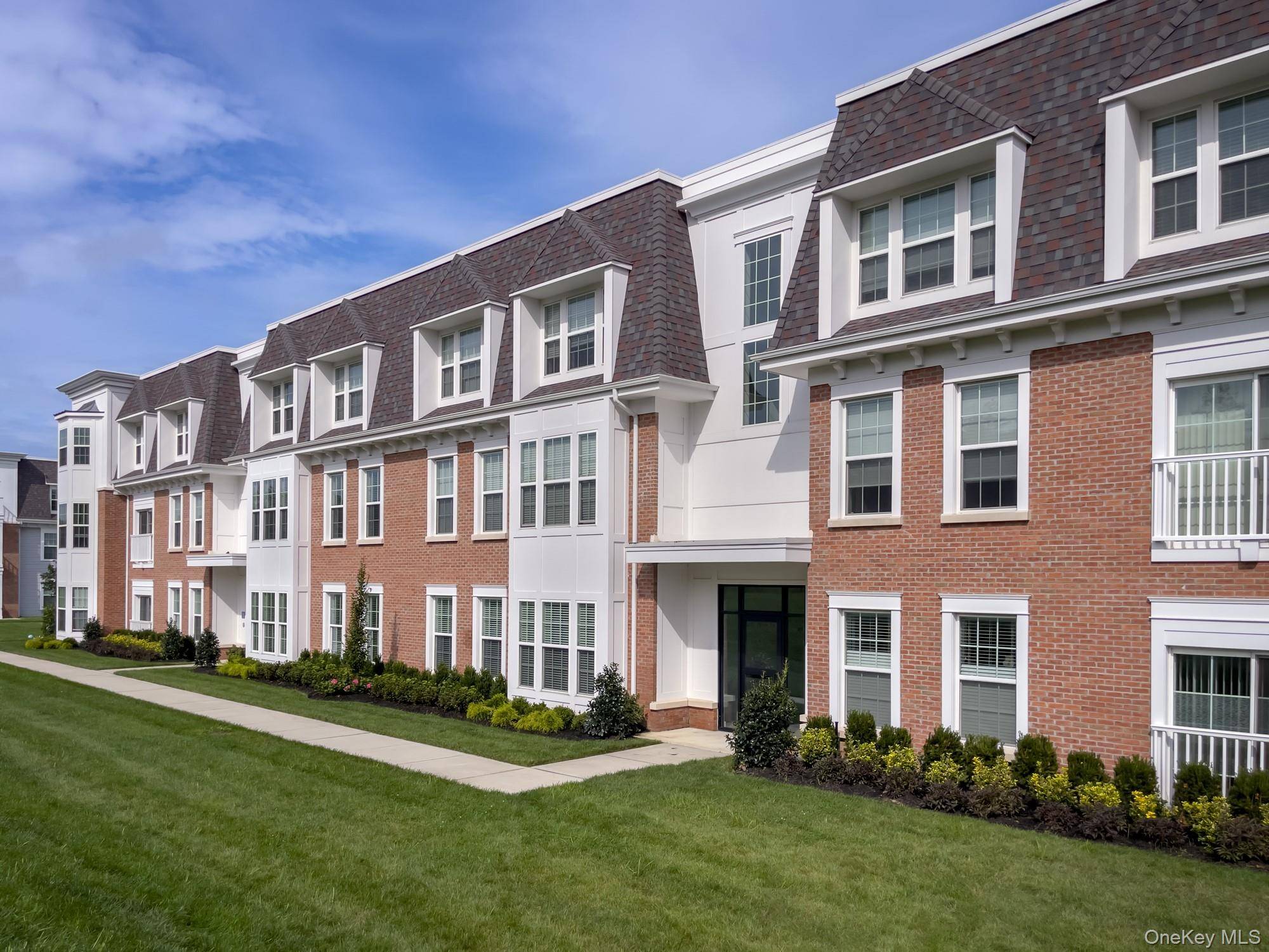 Central Islip, NY 11722,75 Circle DR #89-306