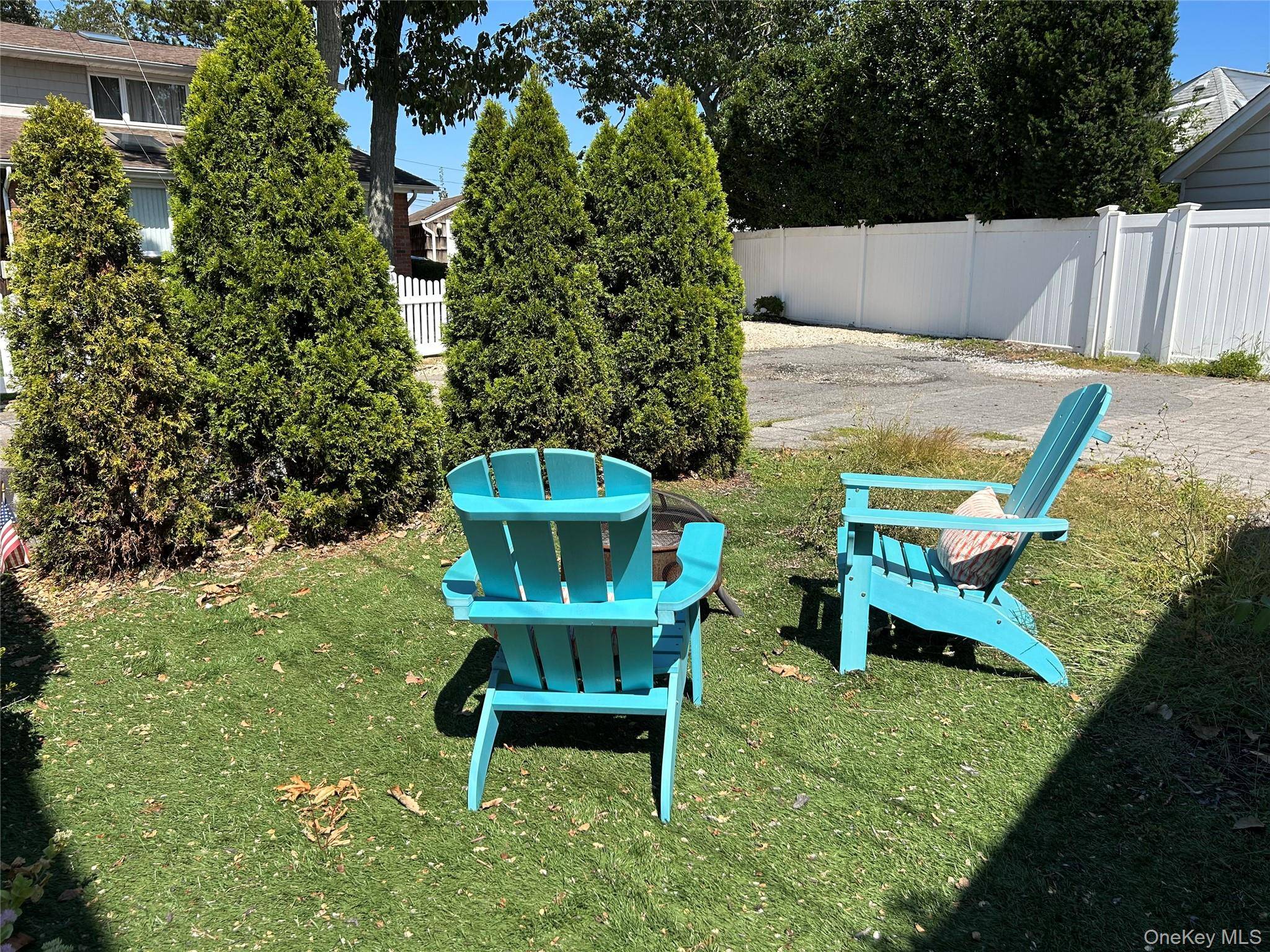 Bayville, NY 11709,6 Charles PL