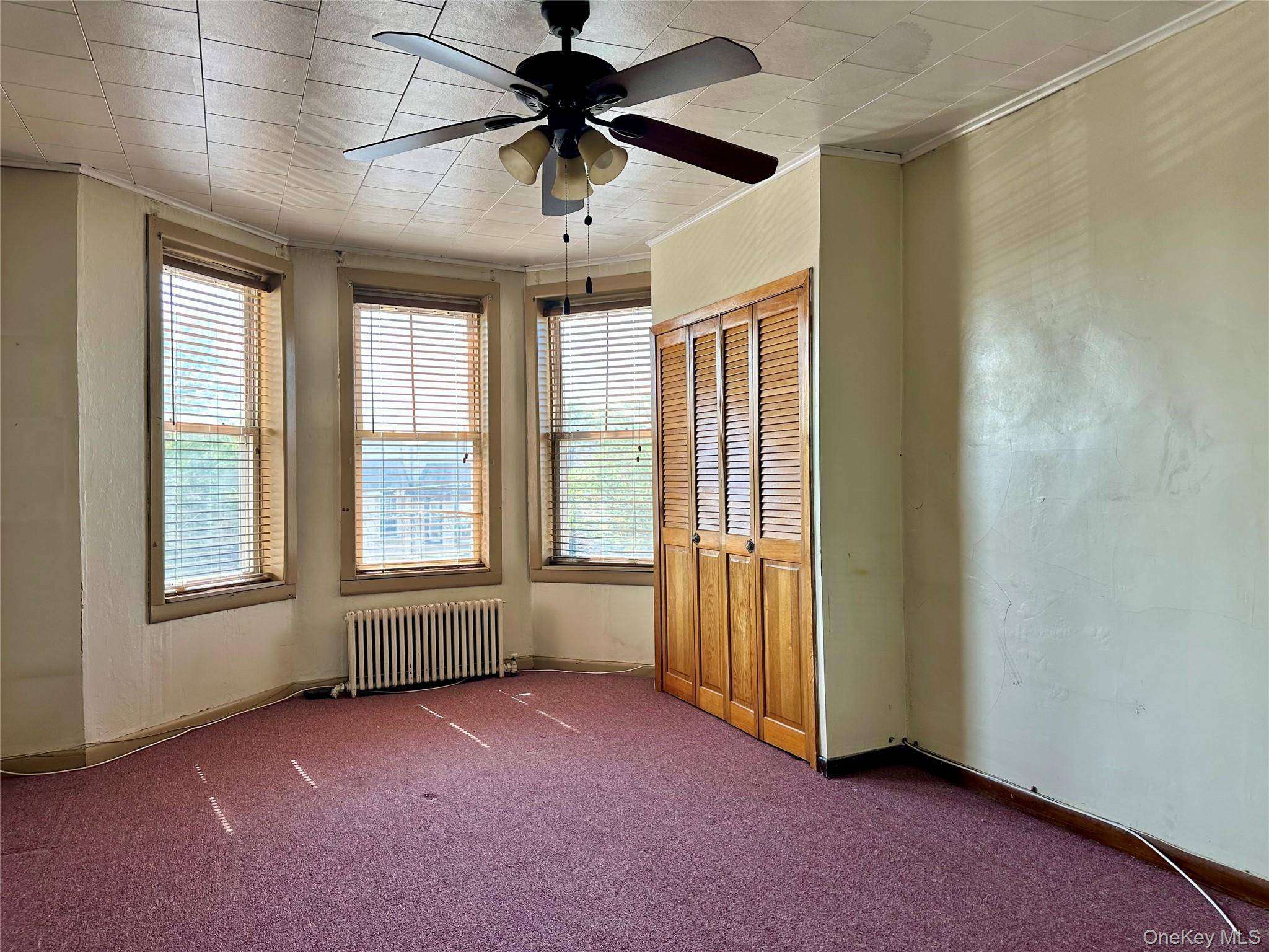 Middle Village, NY 11379,64-13 Metropolitan AVE