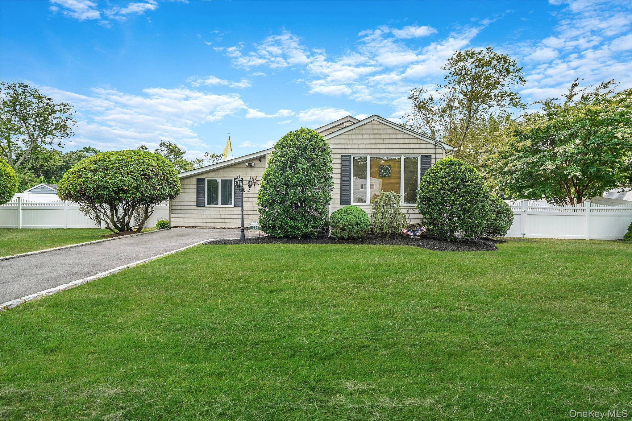 Bay Shore, NY 11706,1224 Fairbanks AVE