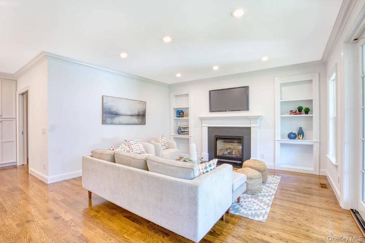 Greenwich, CT 06830,11 Orchard PL #B