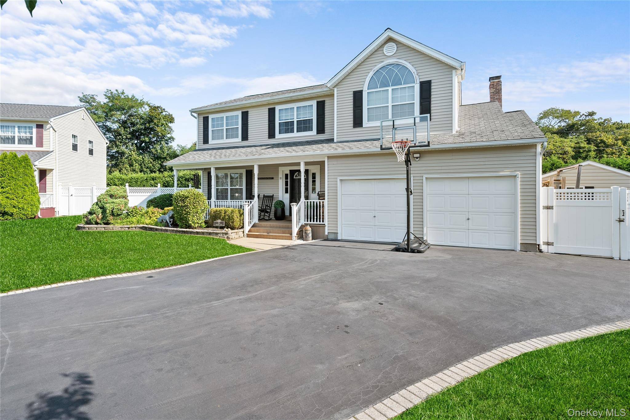 East Islip, NY 11730,10 Carousel CT