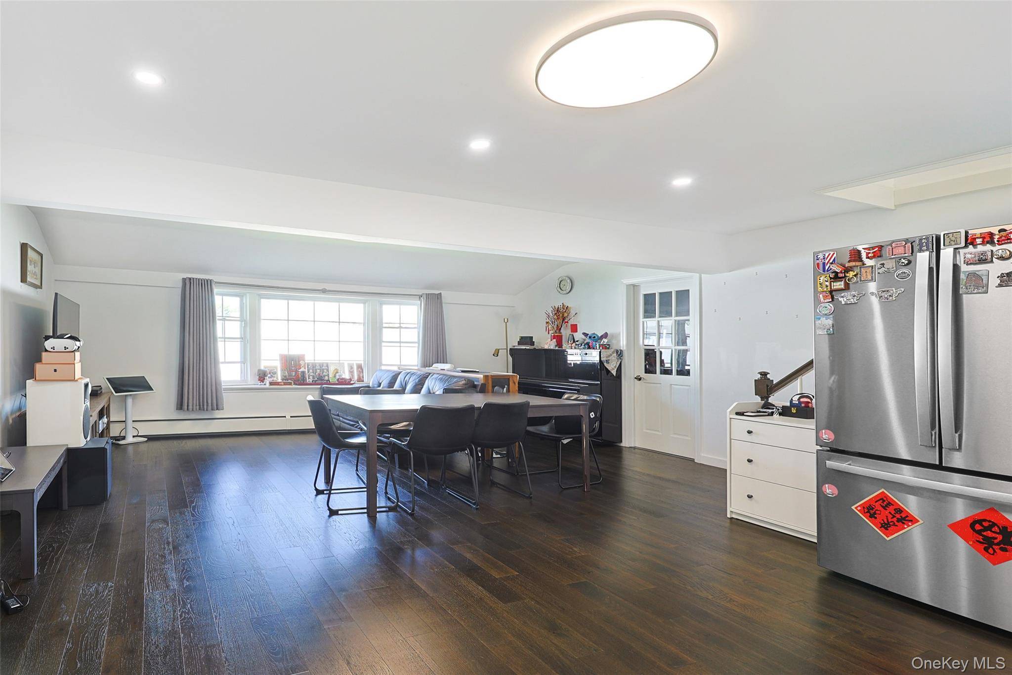 Westbury, NY 11590,80 Cypress LN