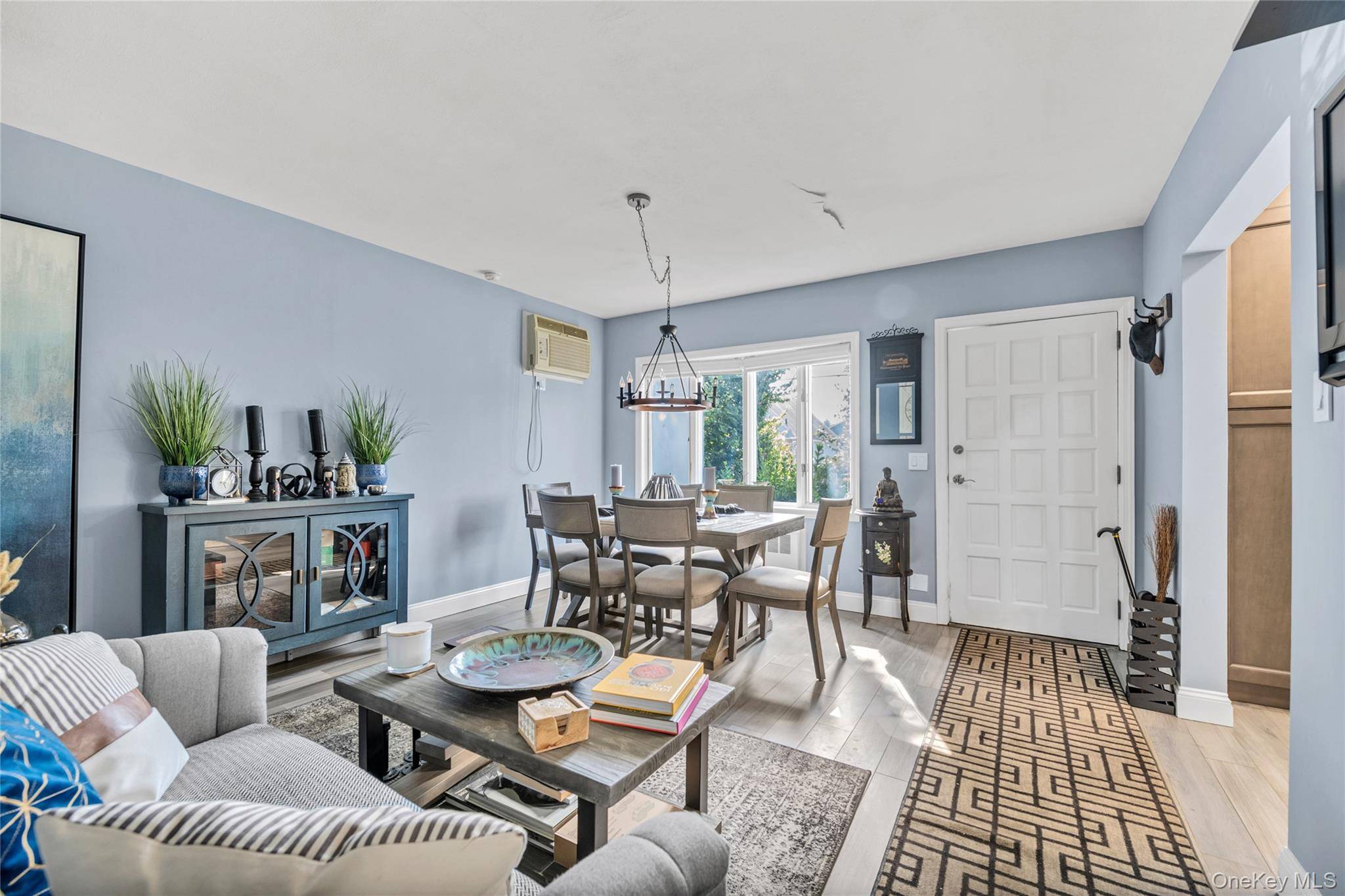 Port Washington, NY 11050,8 Graywood RD