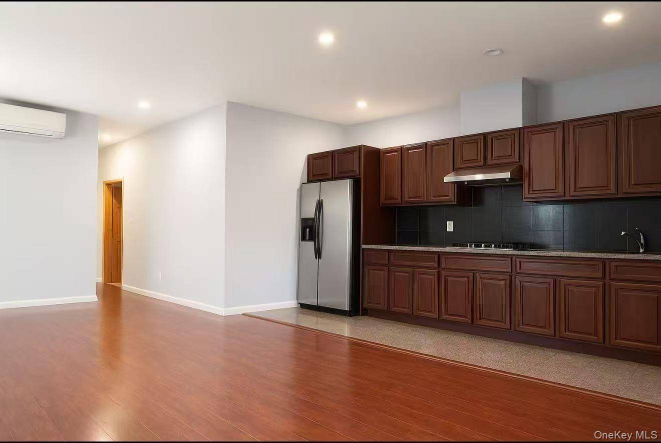 Bayside, NY 11361,213-58 35 ave