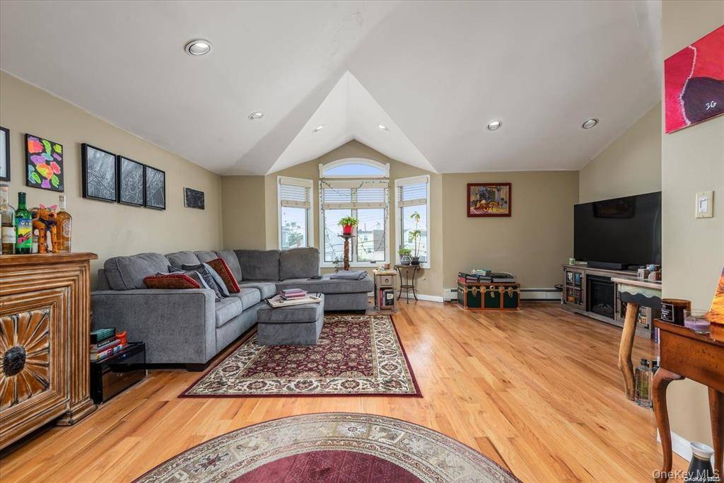 Howard Beach, NY 11414,161-36 95th ST