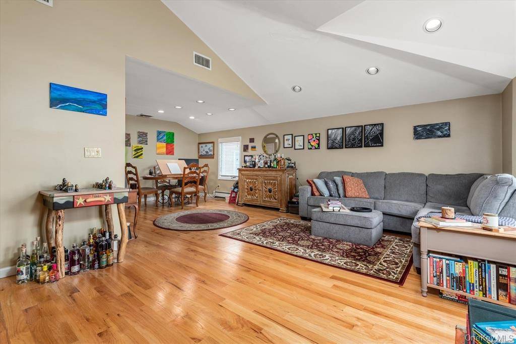 Howard Beach, NY 11414,161-36 95th ST