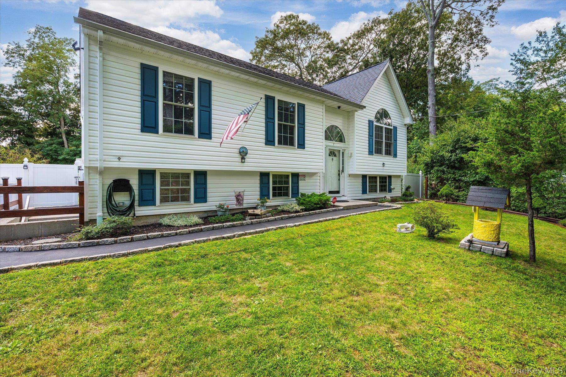 Mastic Beach, NY 11951,7 Bird CT