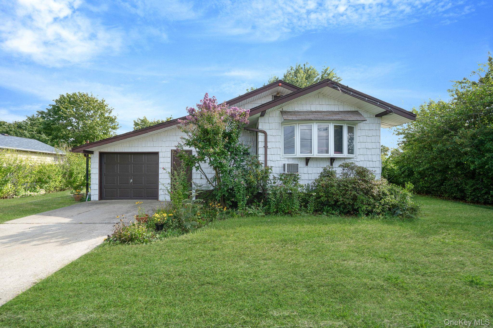 Central Islip, NY 11722,38 E Elm ST