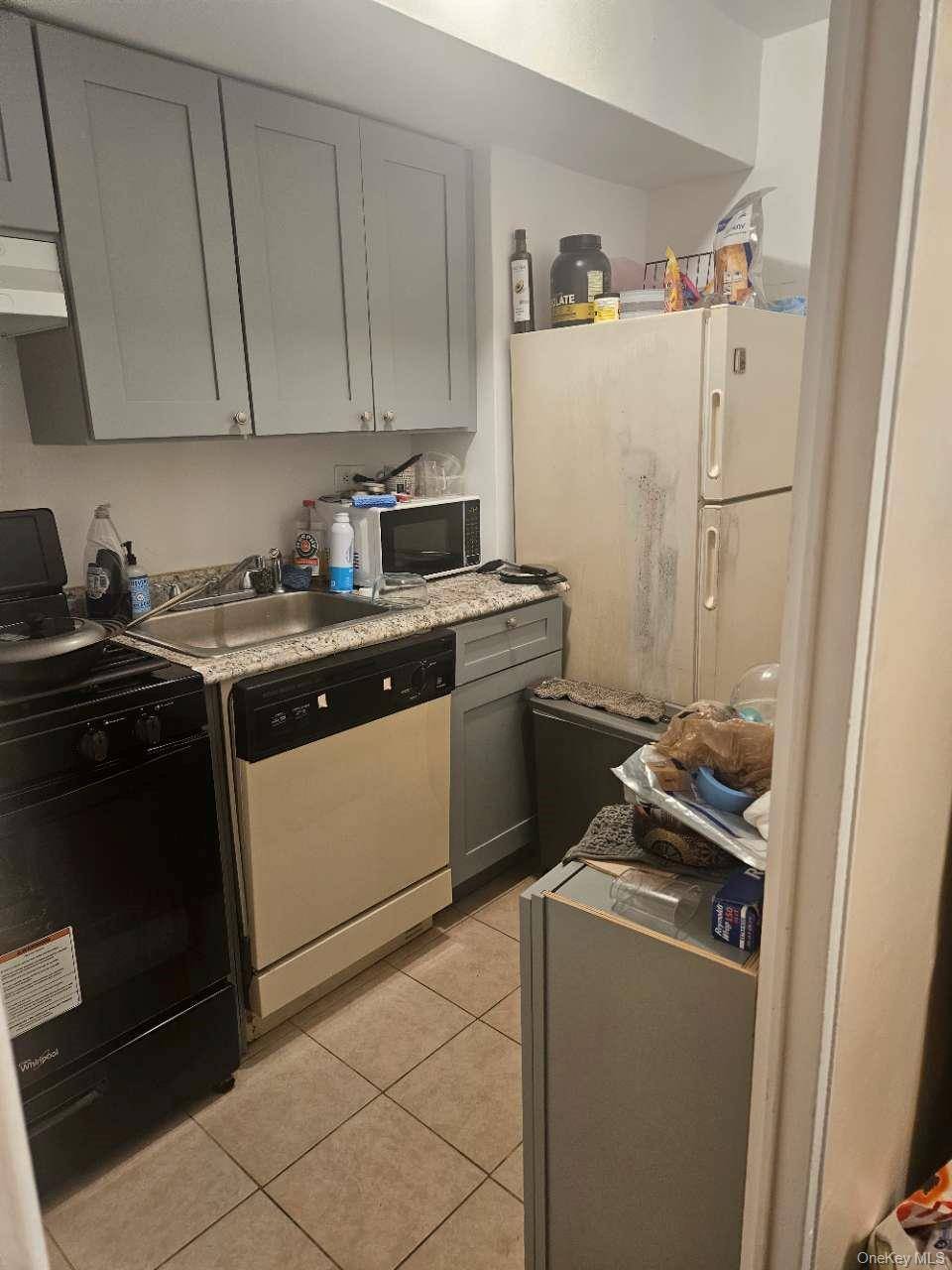 Forest Hills, NY 11375,61-20 Grandcentral Pkwy #C109