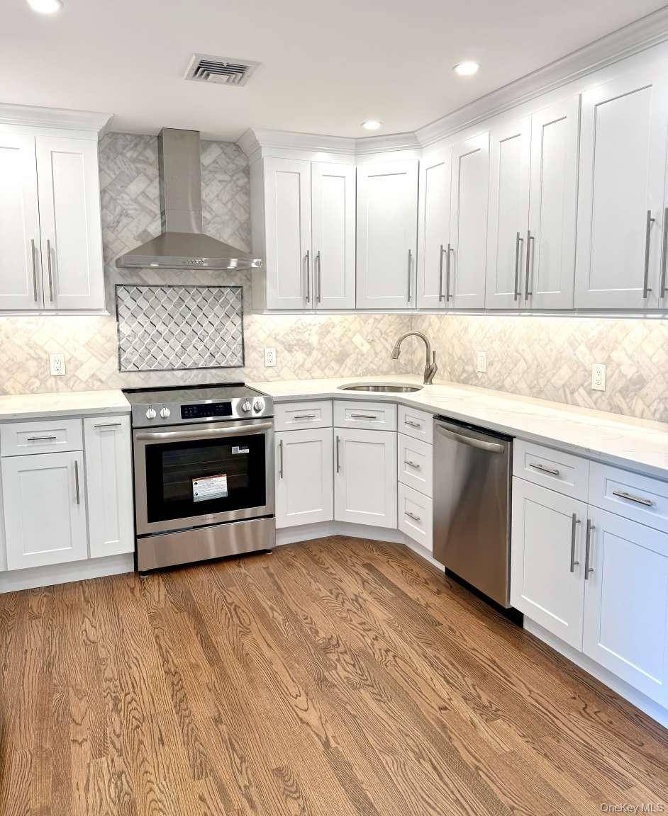 West Islip, NY 11795,11 E Bay DR