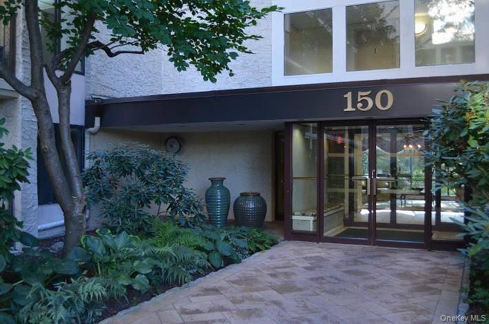 Peekskill, NY 10566,150 Overlook AVE #4L