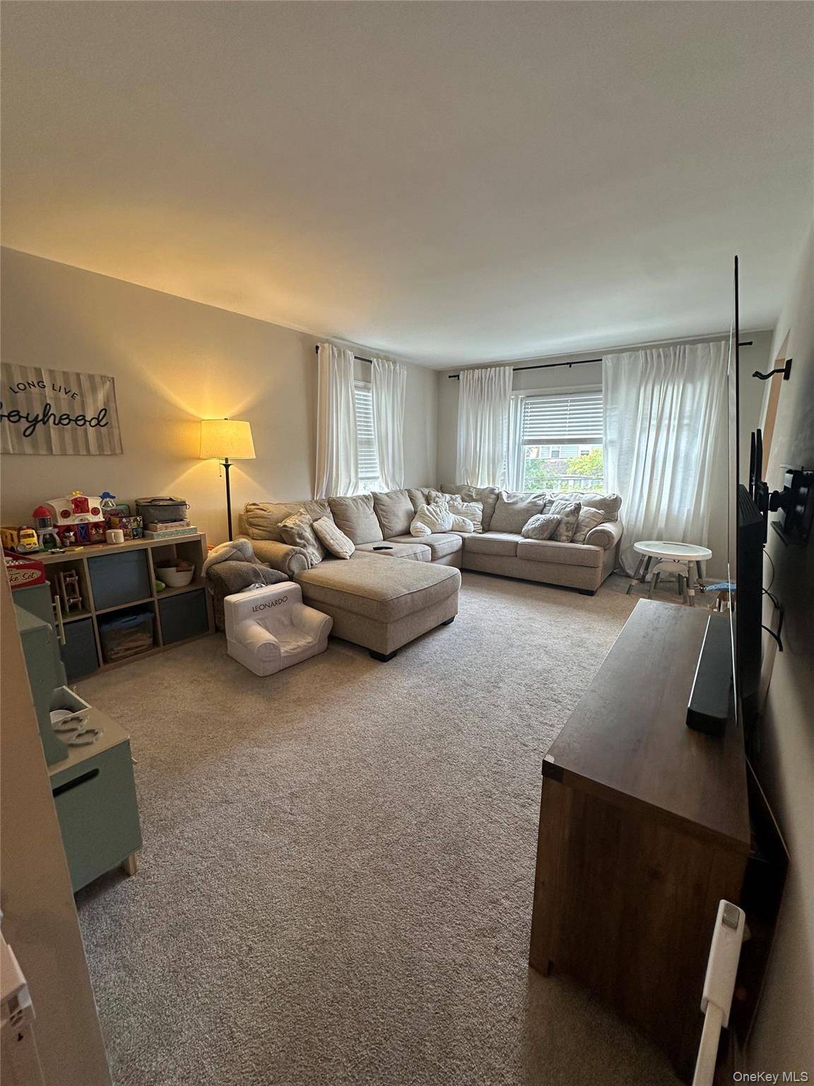 Lynbrook, NY 11563,17 Hazel PL