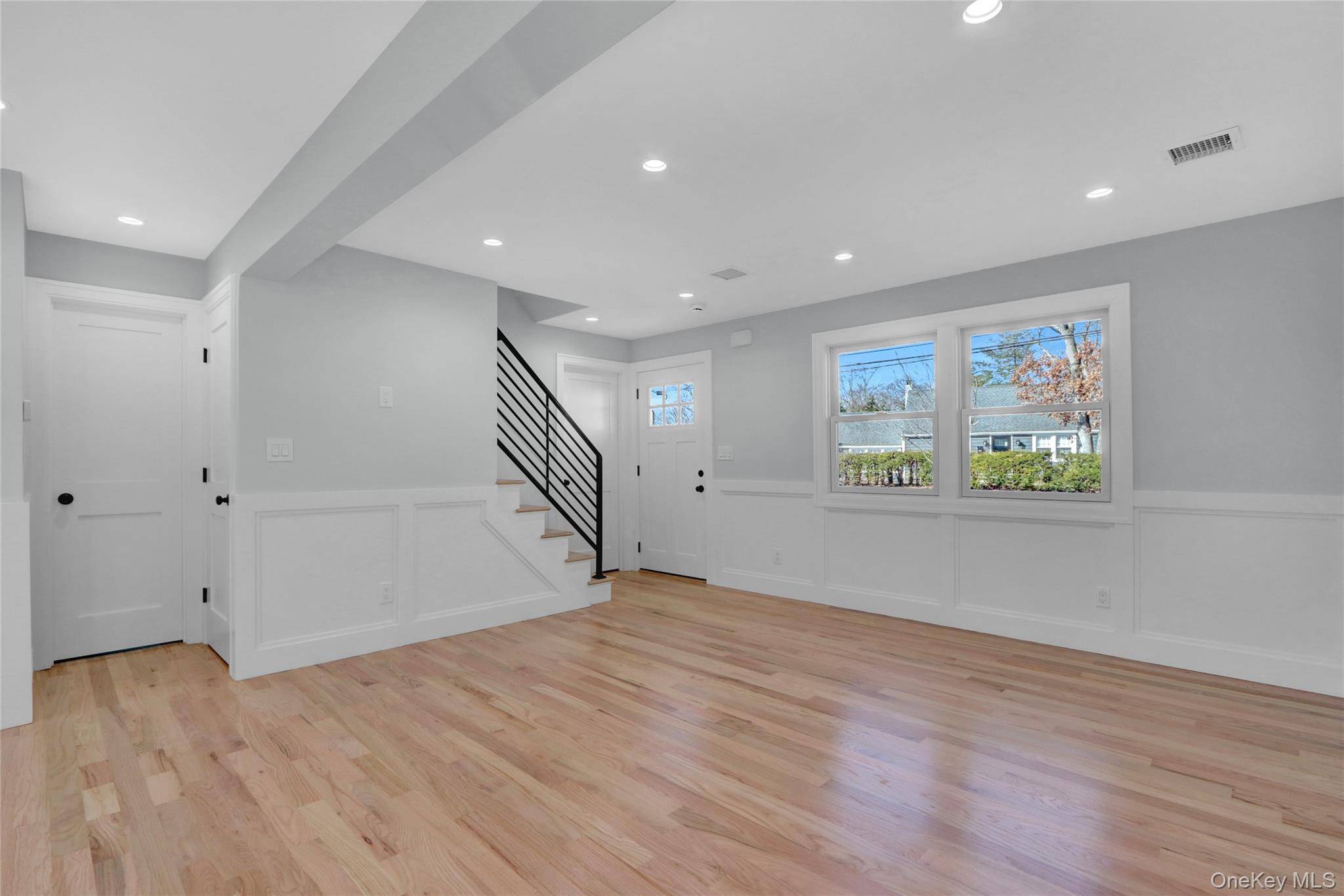 North Babylon, NY 11703,77 Carlls PATH