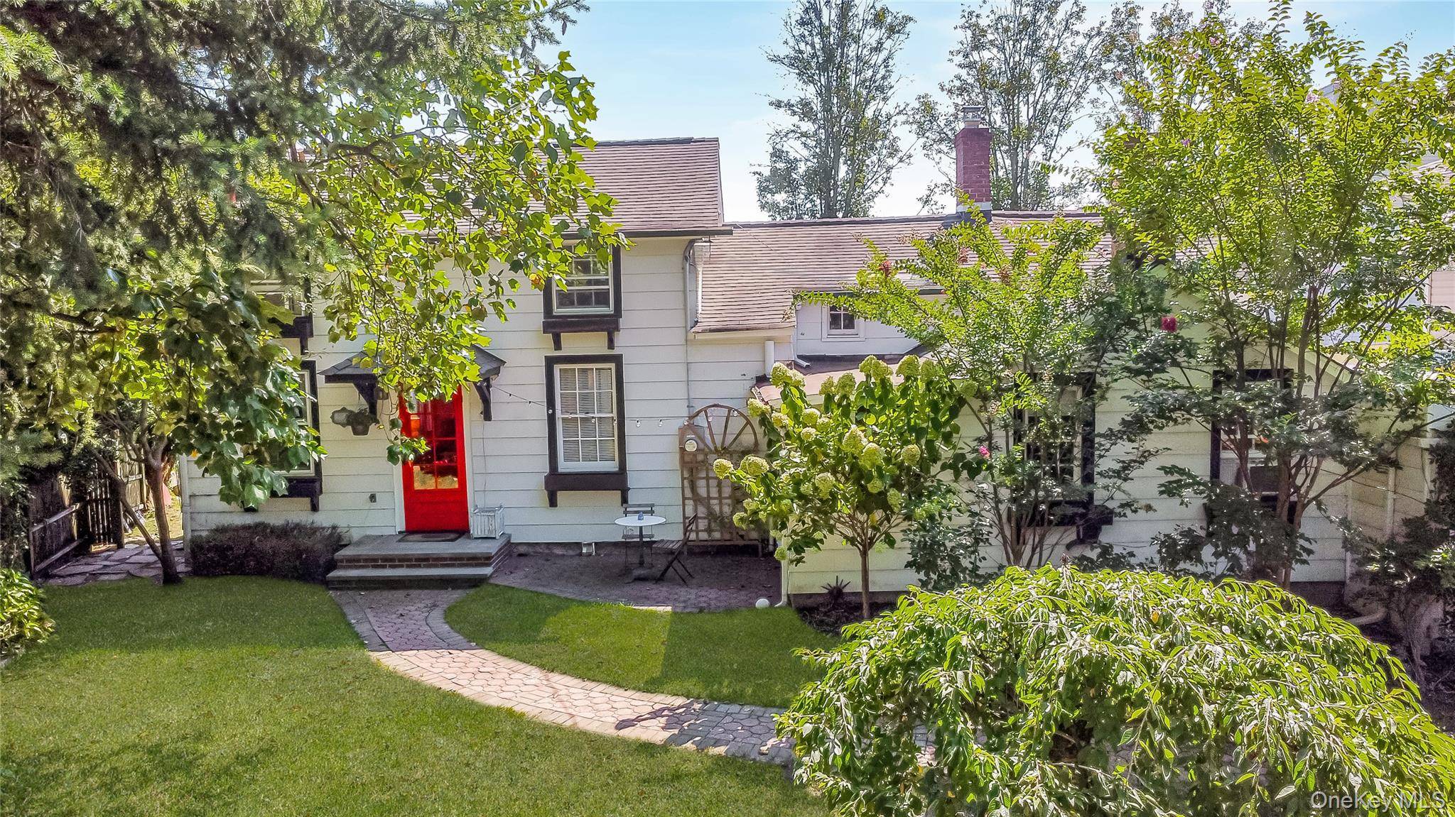 Malverne, NY 11565,16 Rider AVE