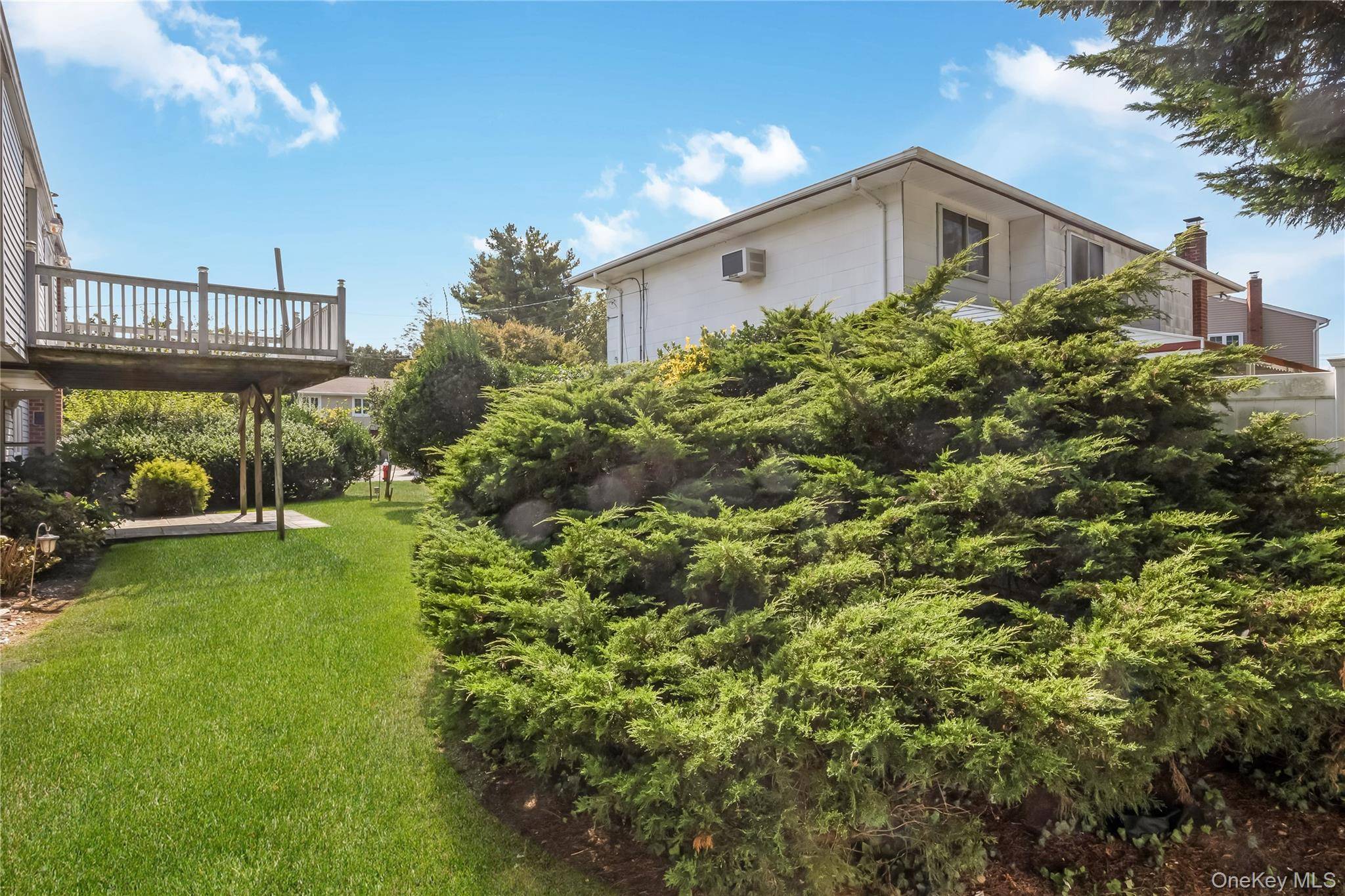 Plainview, NY 11803,27 Belmont AVE