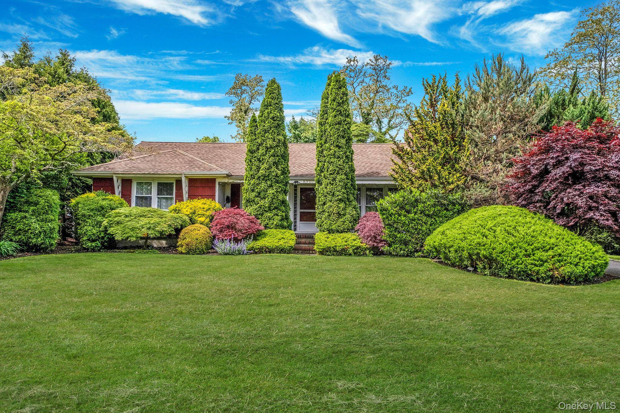 Riverhead, NY 11901,891 Pondview RD