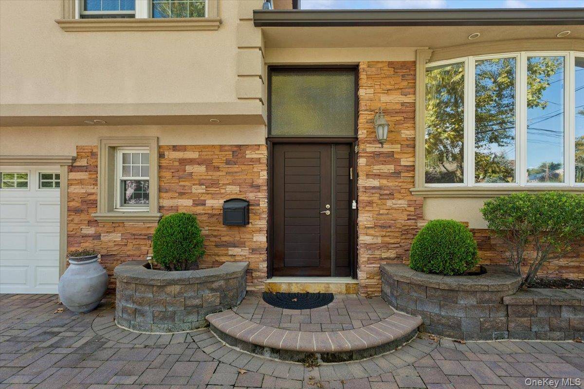 Woodmere, NY 11598,553 Amherst DR