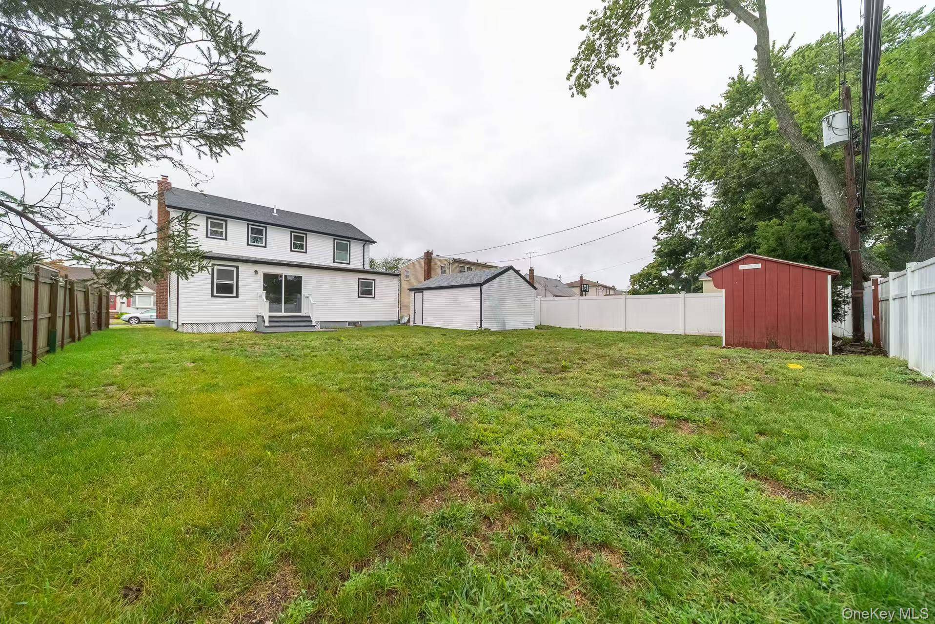 Hicksville, NY 11801,13 Garden BLVD