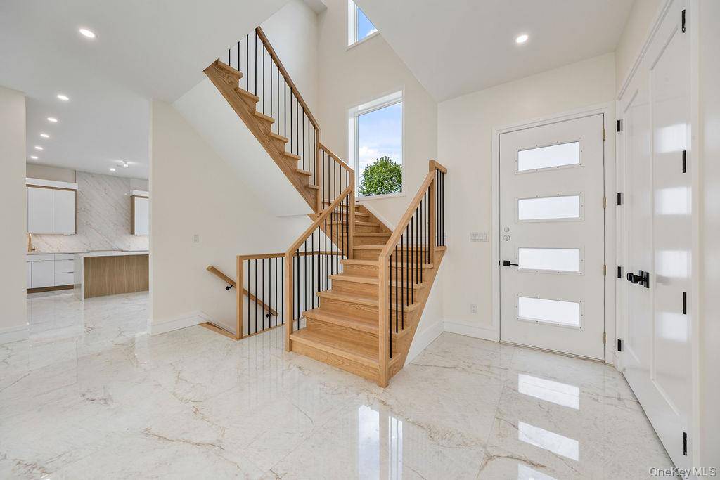 Spring Valley, NY 10977,20 Singer AVE #202