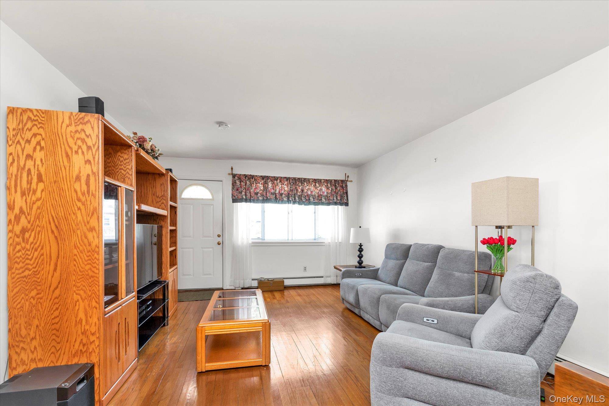 Port Washington, NY 11050,27 Juniper RD