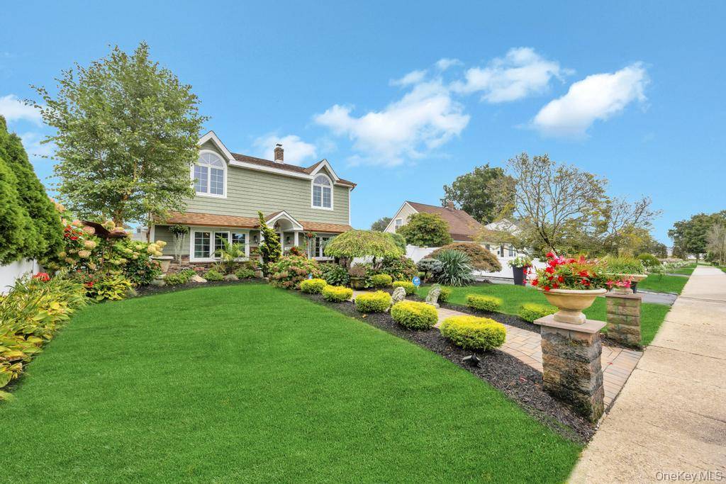 Levittown, NY 11756,63 Silver LN