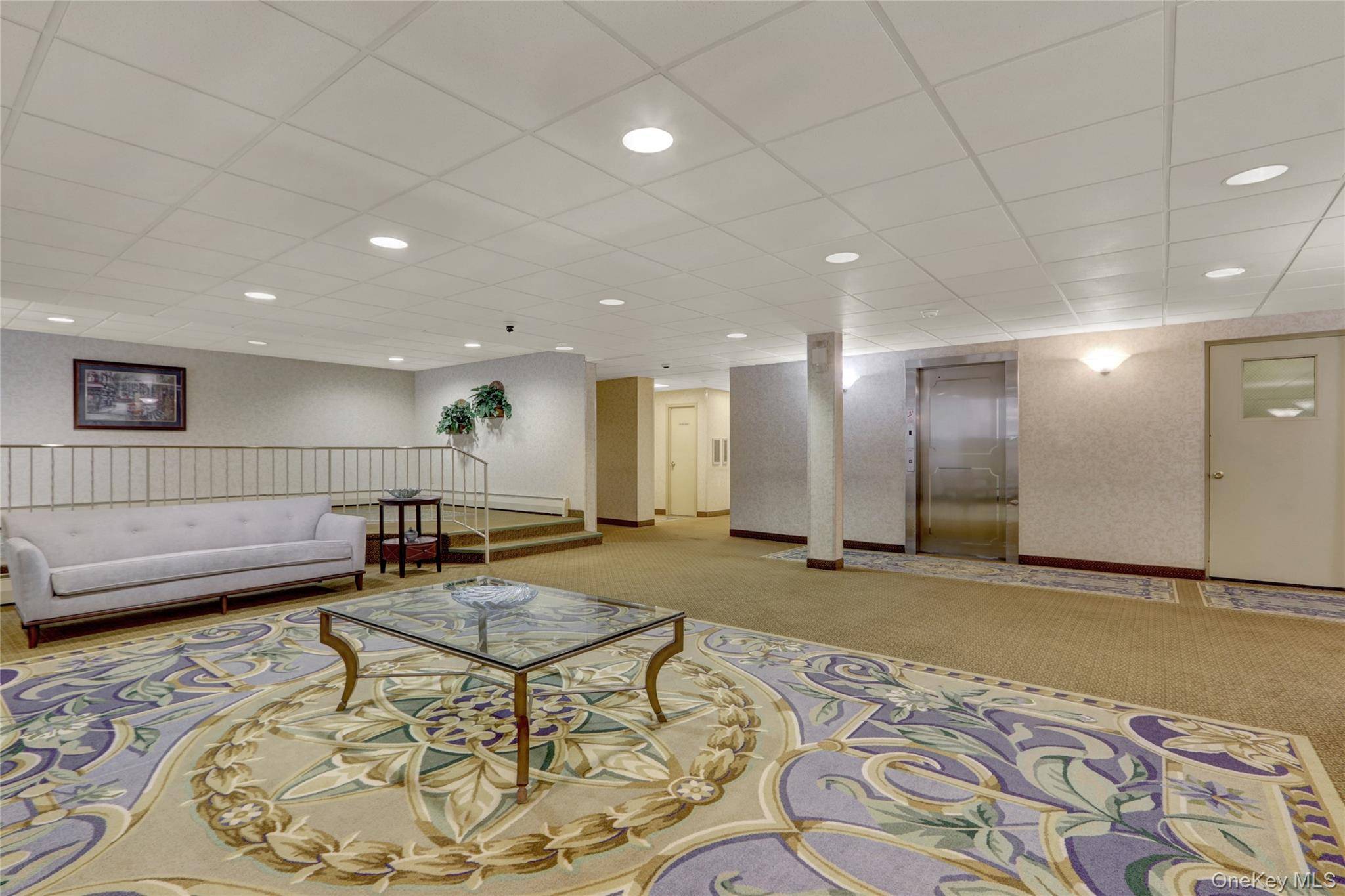 Lynbrook, NY 11563,20 Daley PL #104