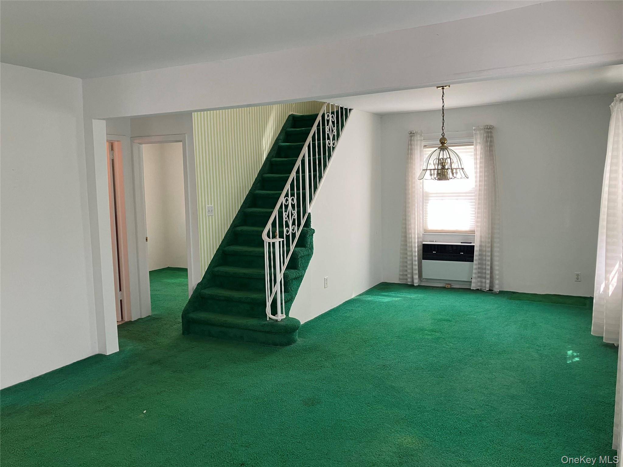 New Hyde Park, NY 11040,40 Irwin ST