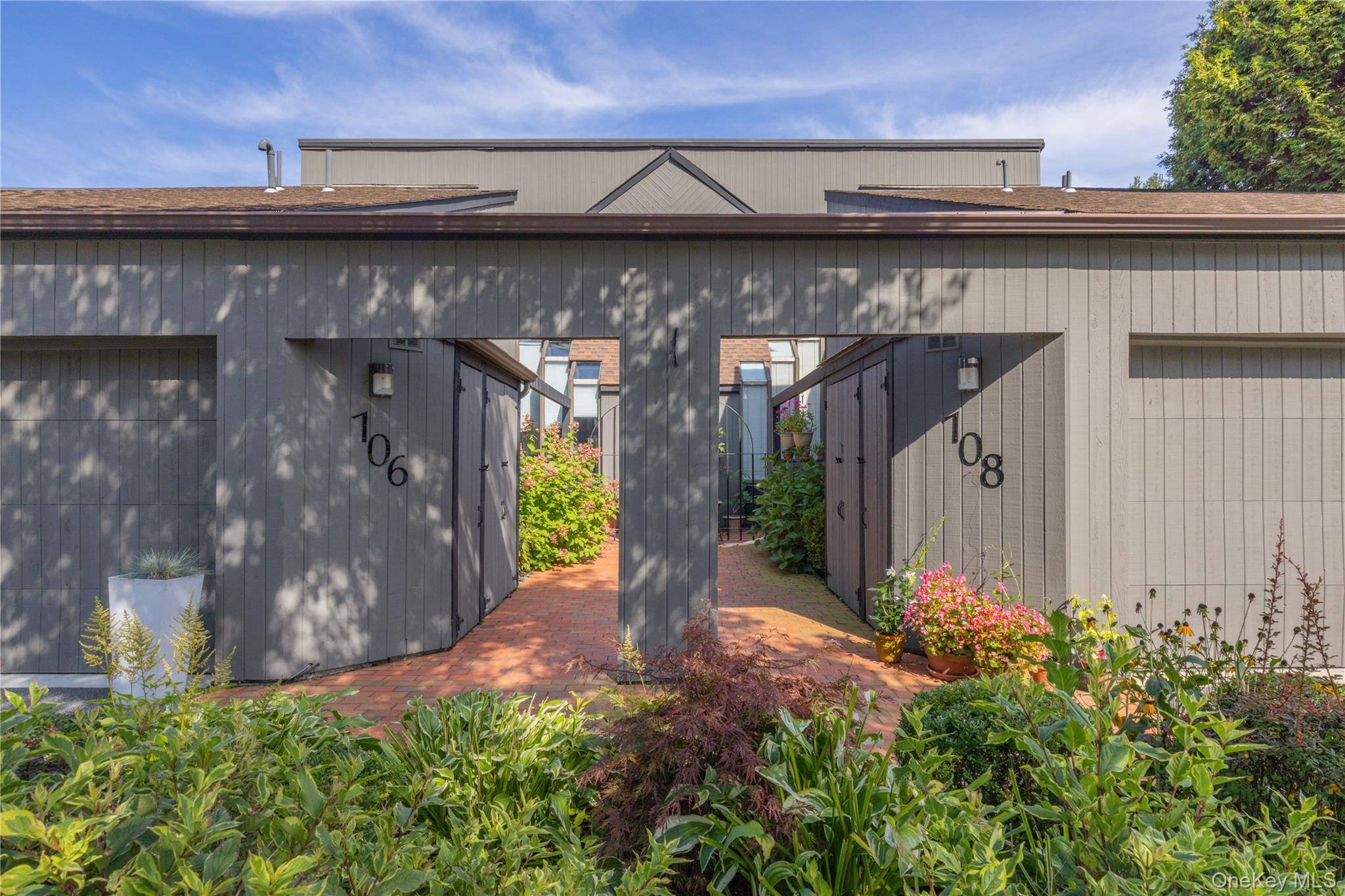 Hartsdale, NY 10530,106 Stone Oaks DR