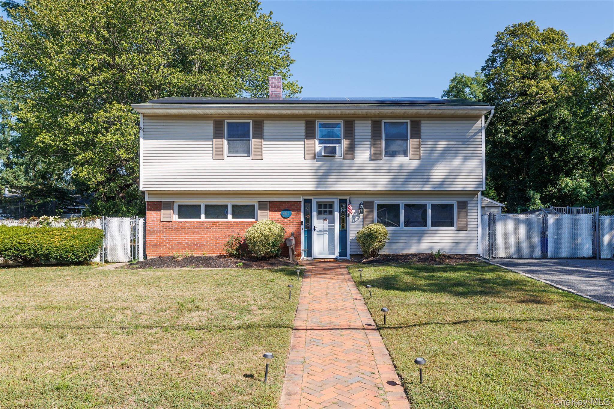 Babylon, NY 11702,461 Ann ST