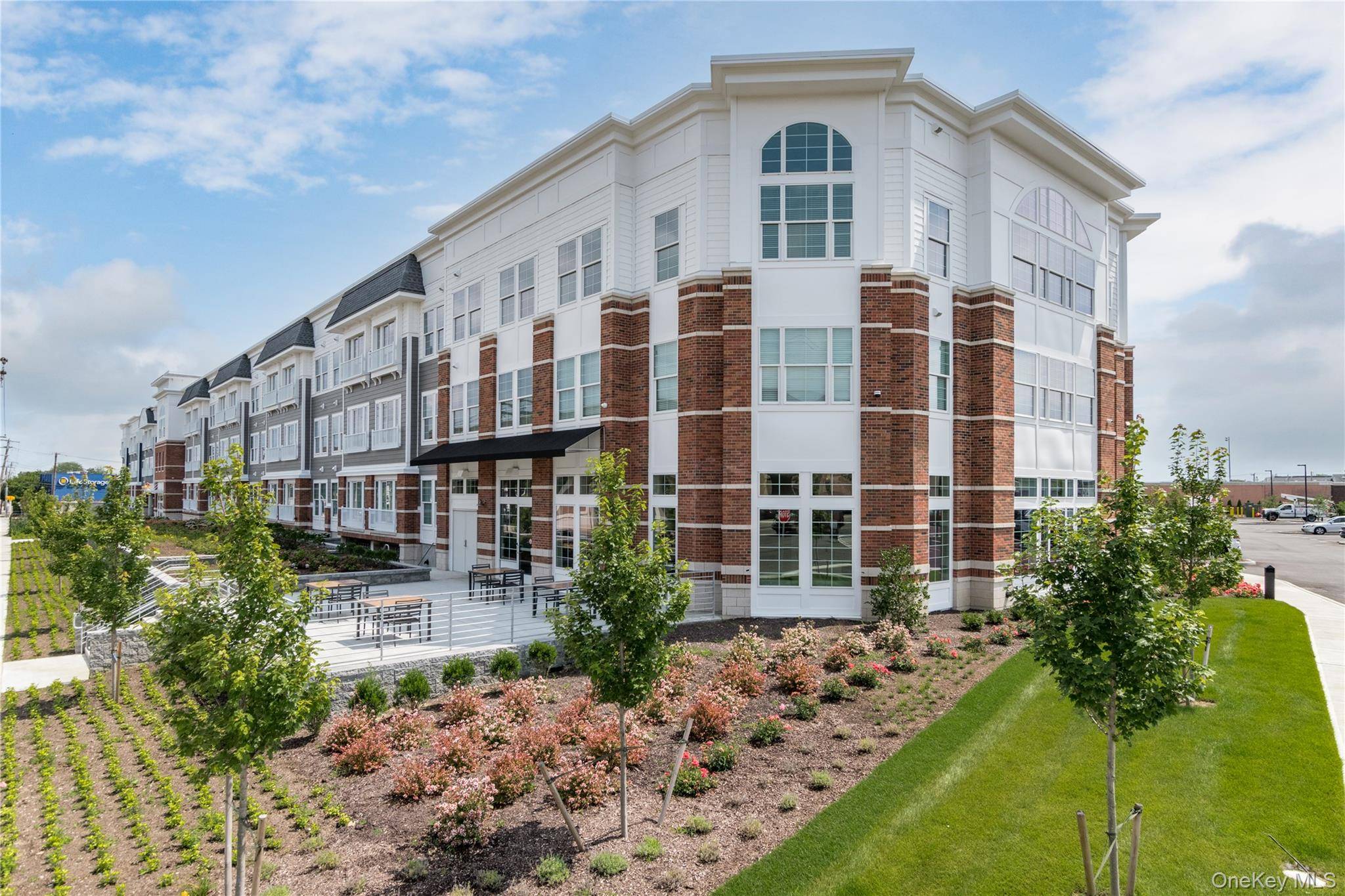 Lindenhurst, NY 11757,75 E Hoffman AVE #2067