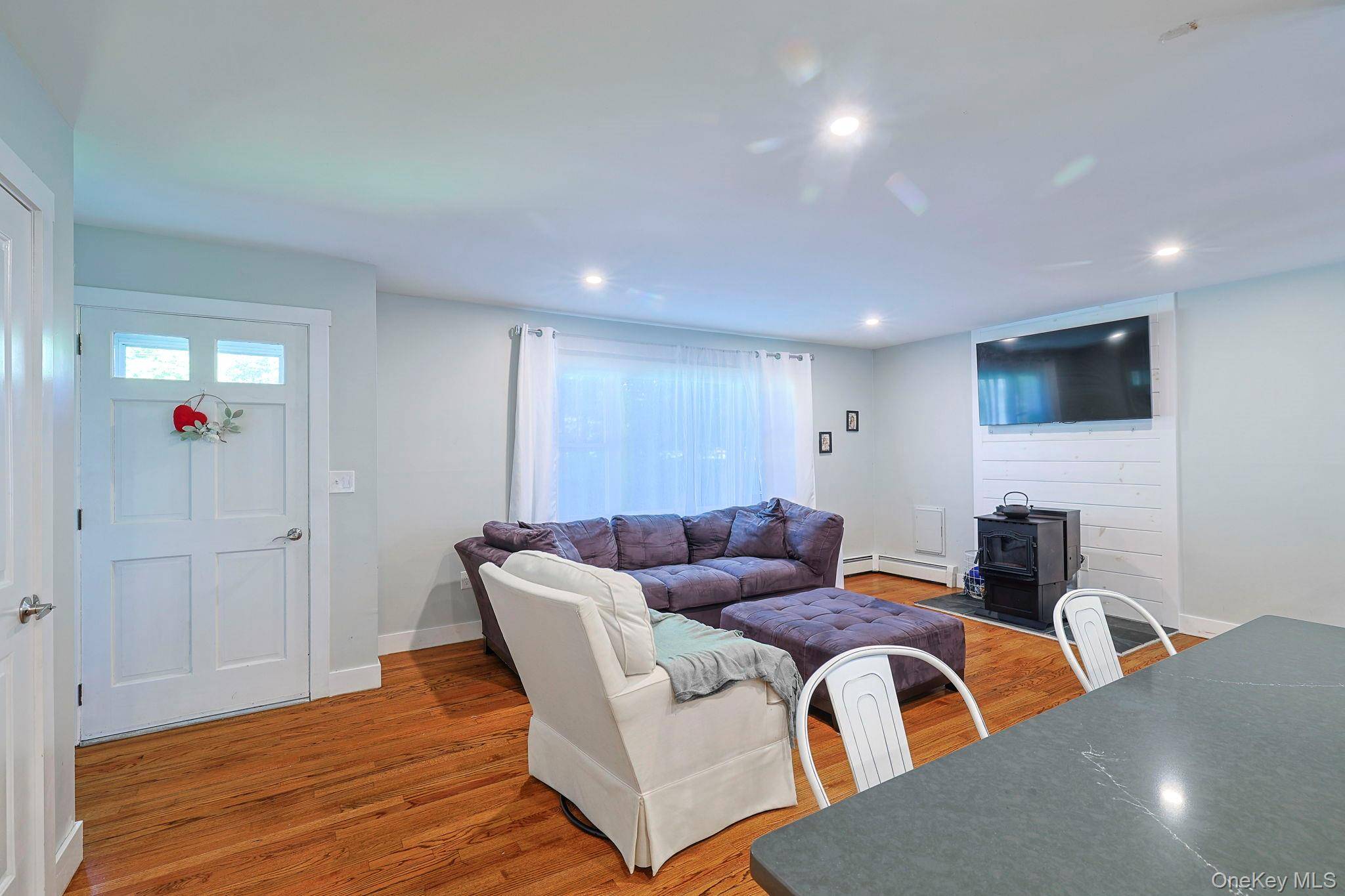 Bloomingburg, NY 12721,587 Winterton RD