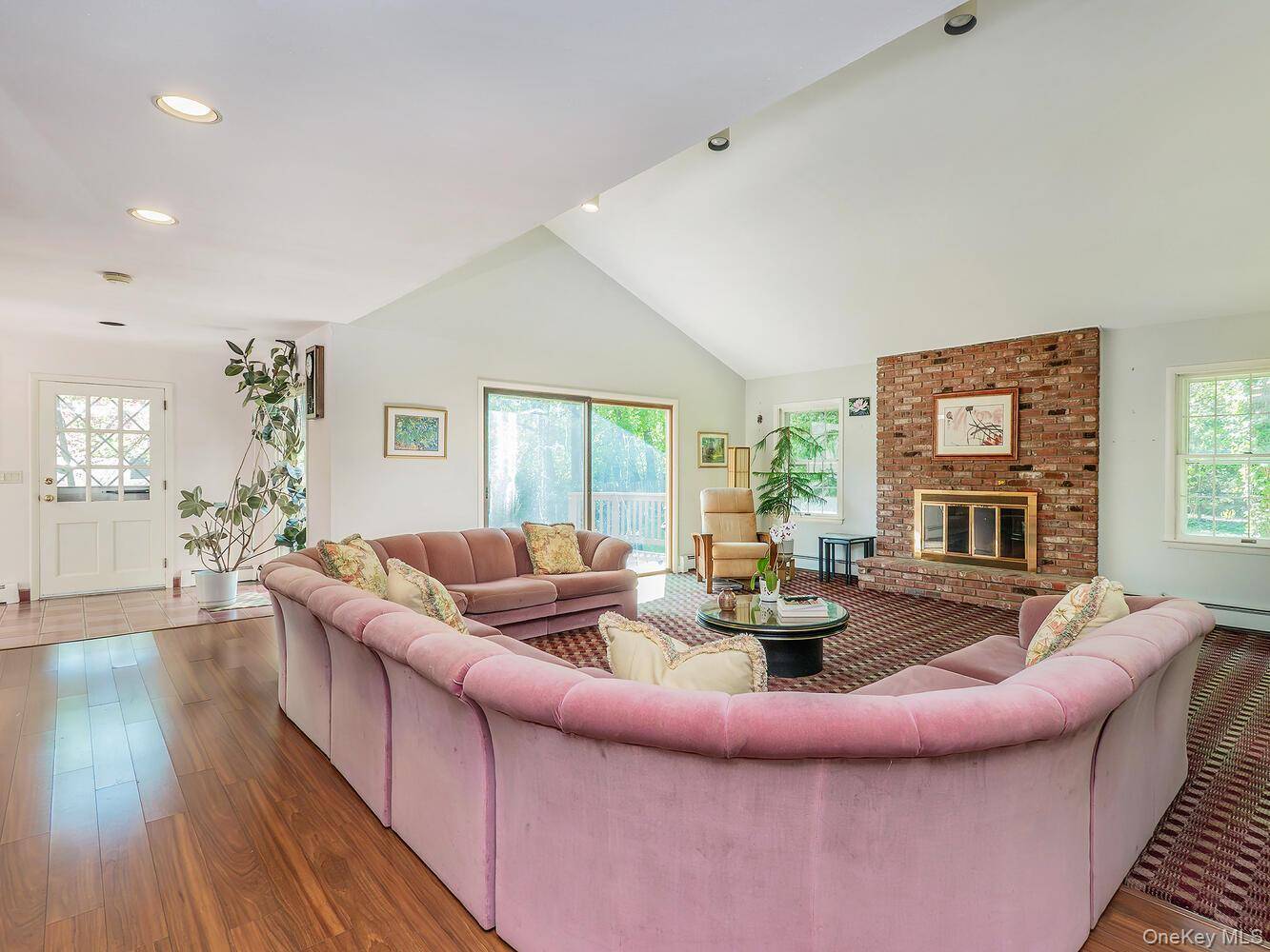 Manhasset, NY 11030,2 Stonytown RD