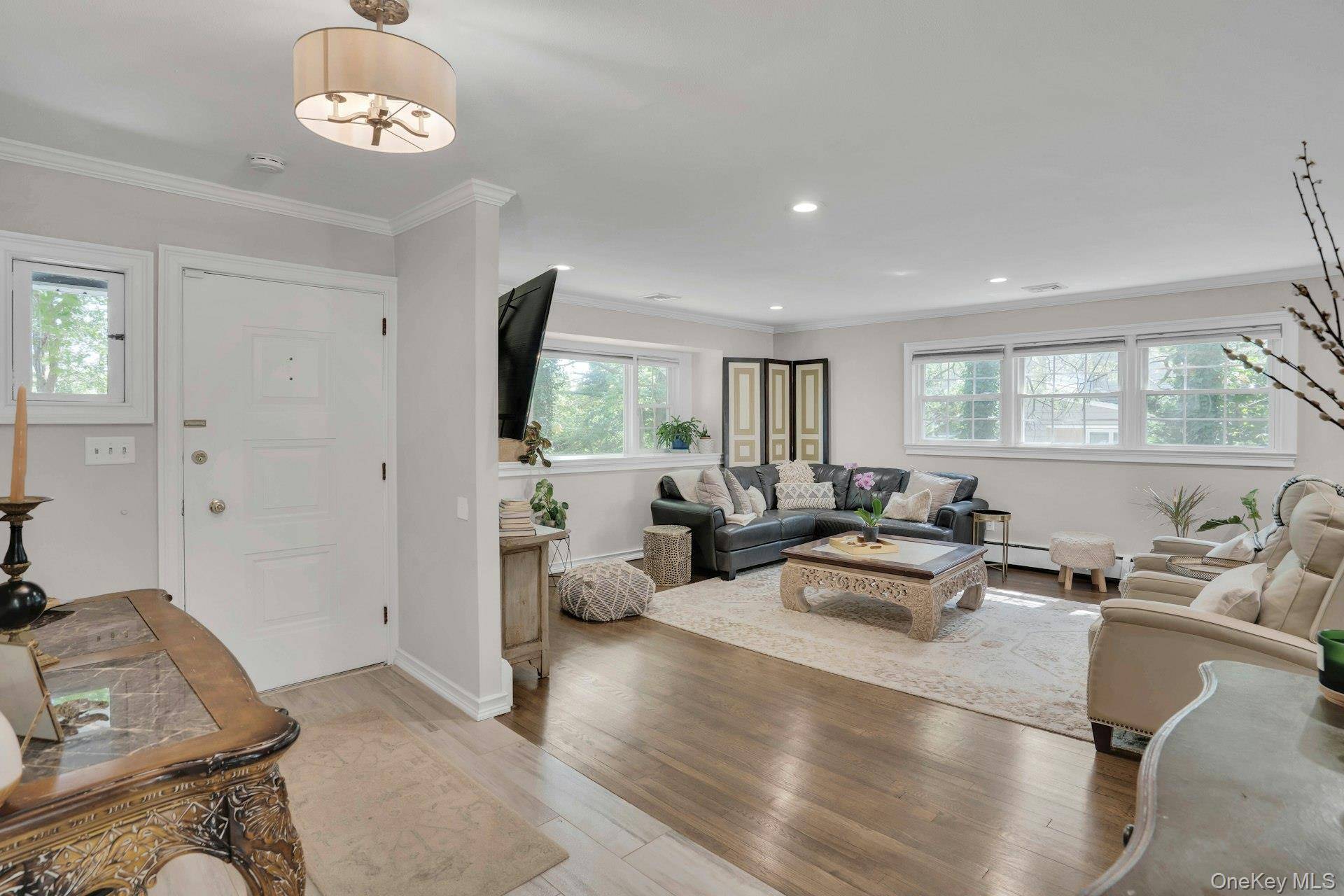 Dix Hills, NY 11746,169 Dix Hills RD