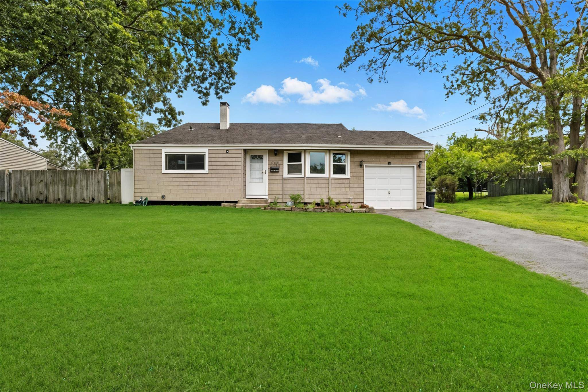 Medford, NY 11763,2905 Beechnut AVE