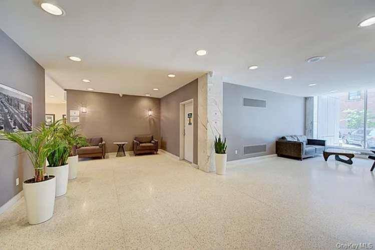 Forest Hills, NY 11375,107-40 Queens BLVD #10D