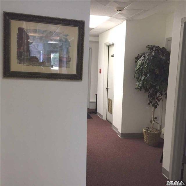 Center Moriches, NY 11934,373 Main ST