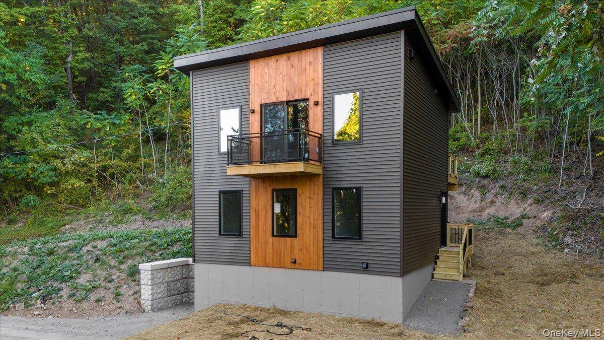 Catskill, NY 12414,711 Vedder Mountain RD