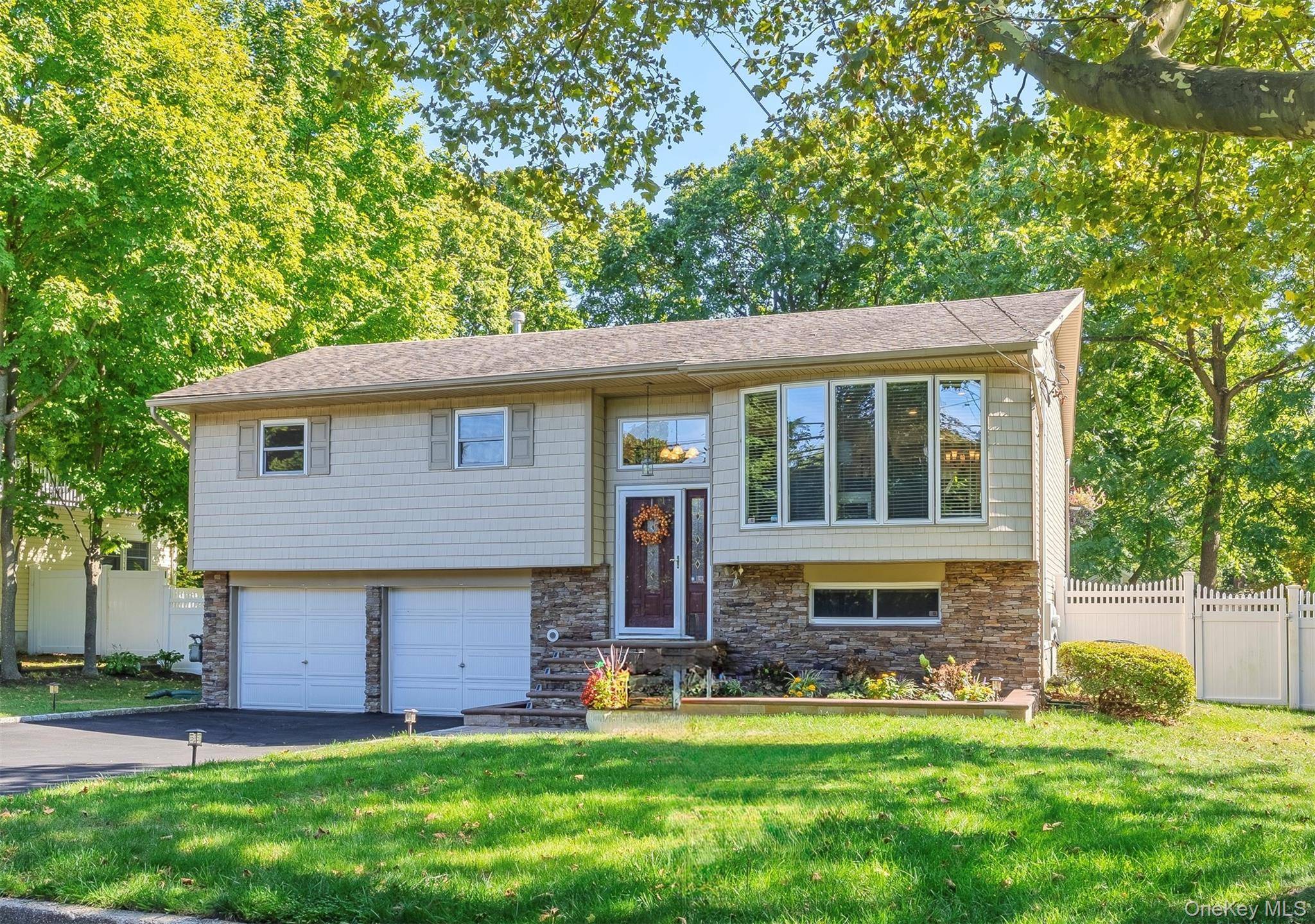 East Northport, NY 11731,1372 Pulaski RD