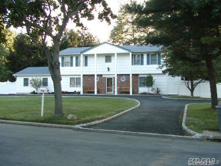 East Northport, NY 11731,34 MARKWOOD LN