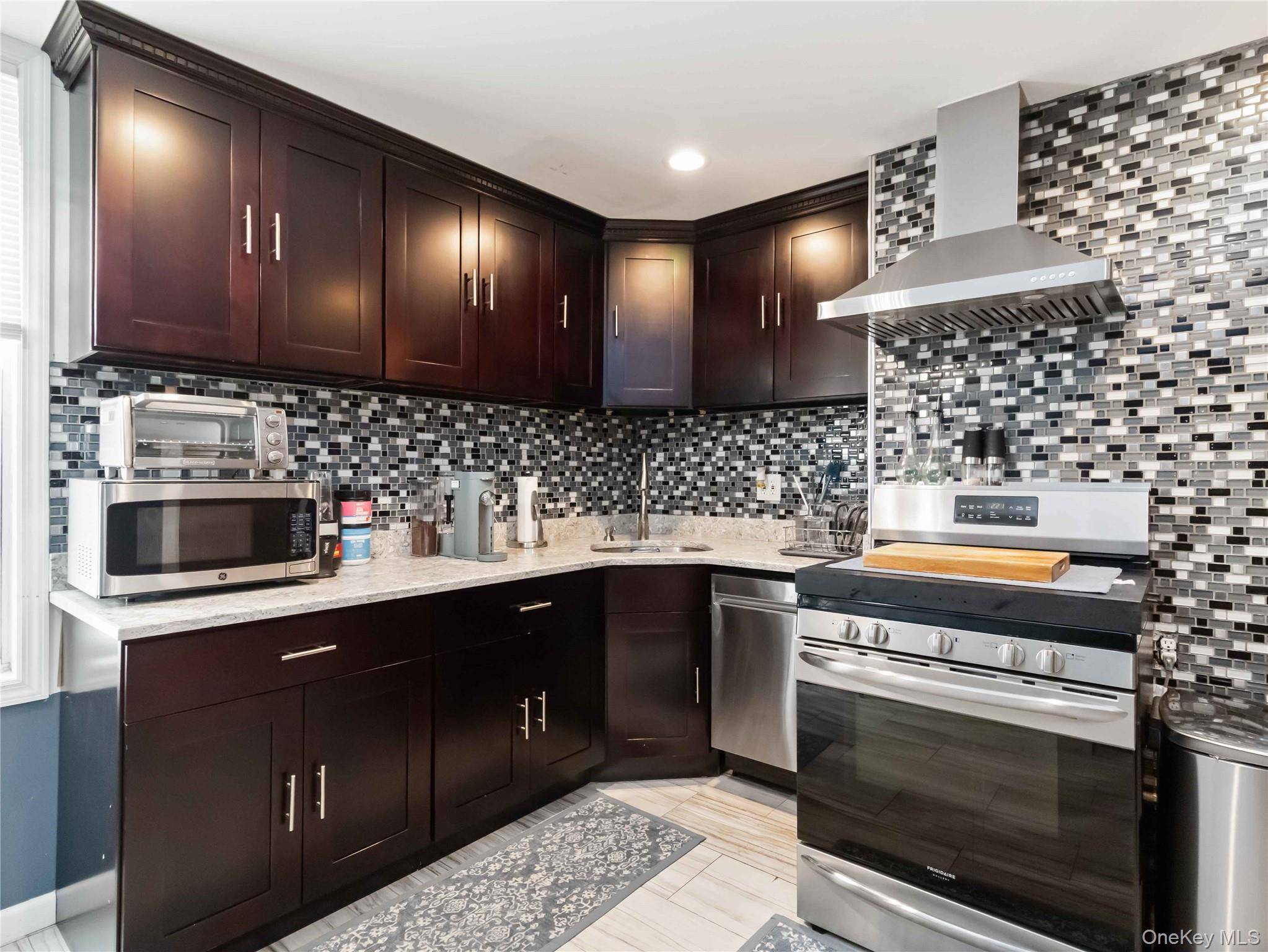 Richmond Hill, NY 11418,91-16 115th street