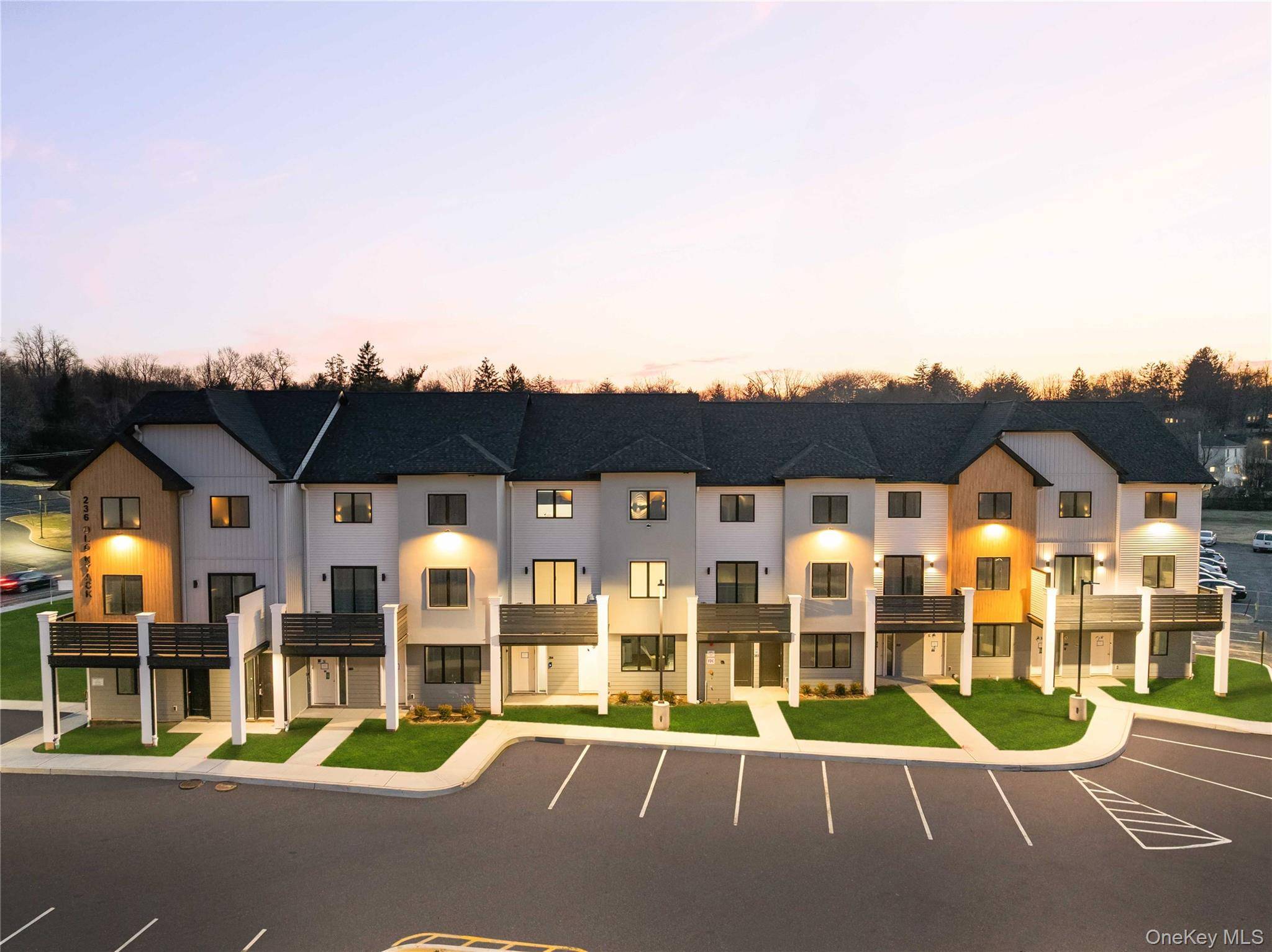 Spring Valley, NY 10977,236 Old Nyack TPKE #201