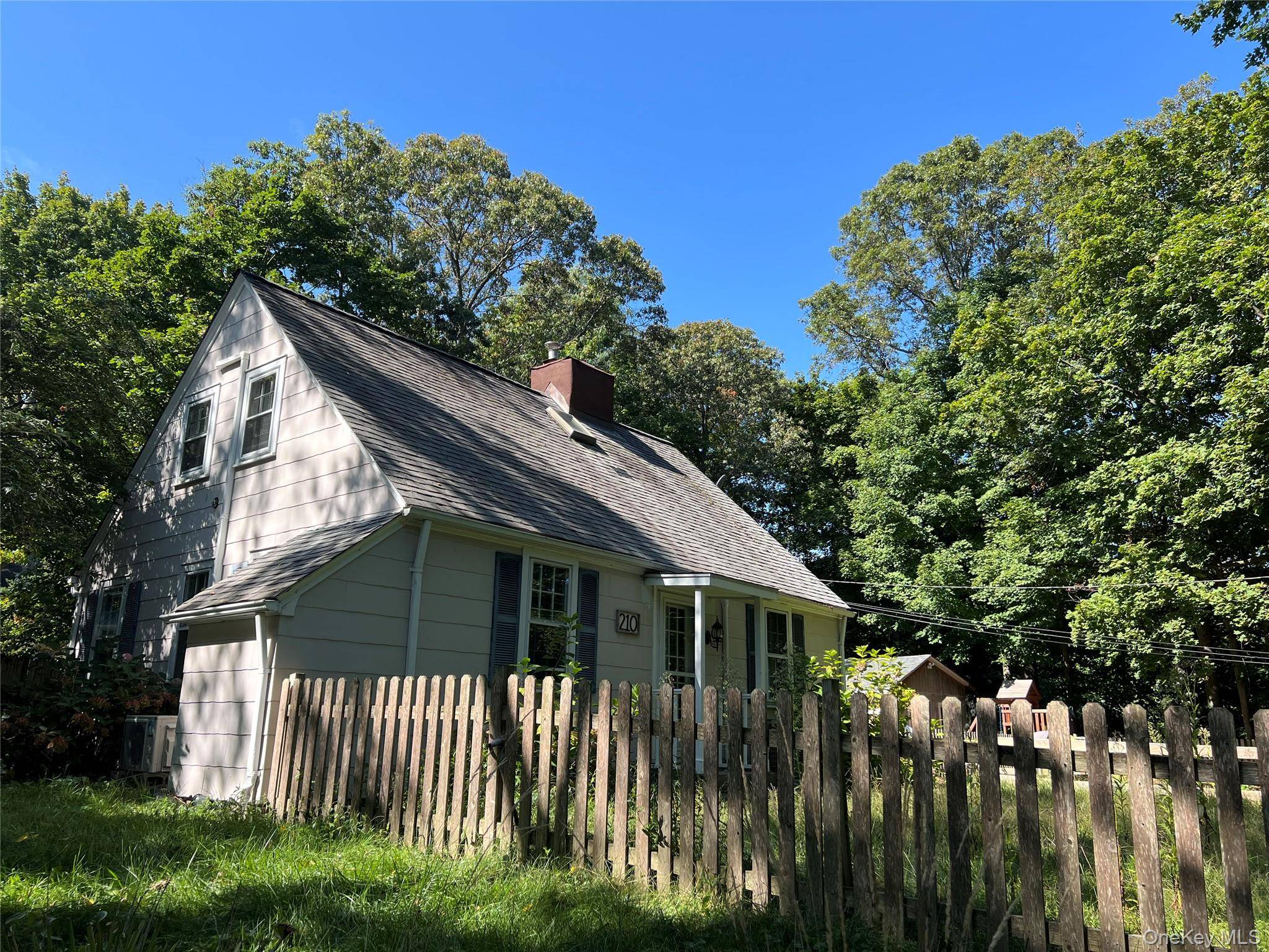 Smithtown, NY 11787,210 Landing AVE