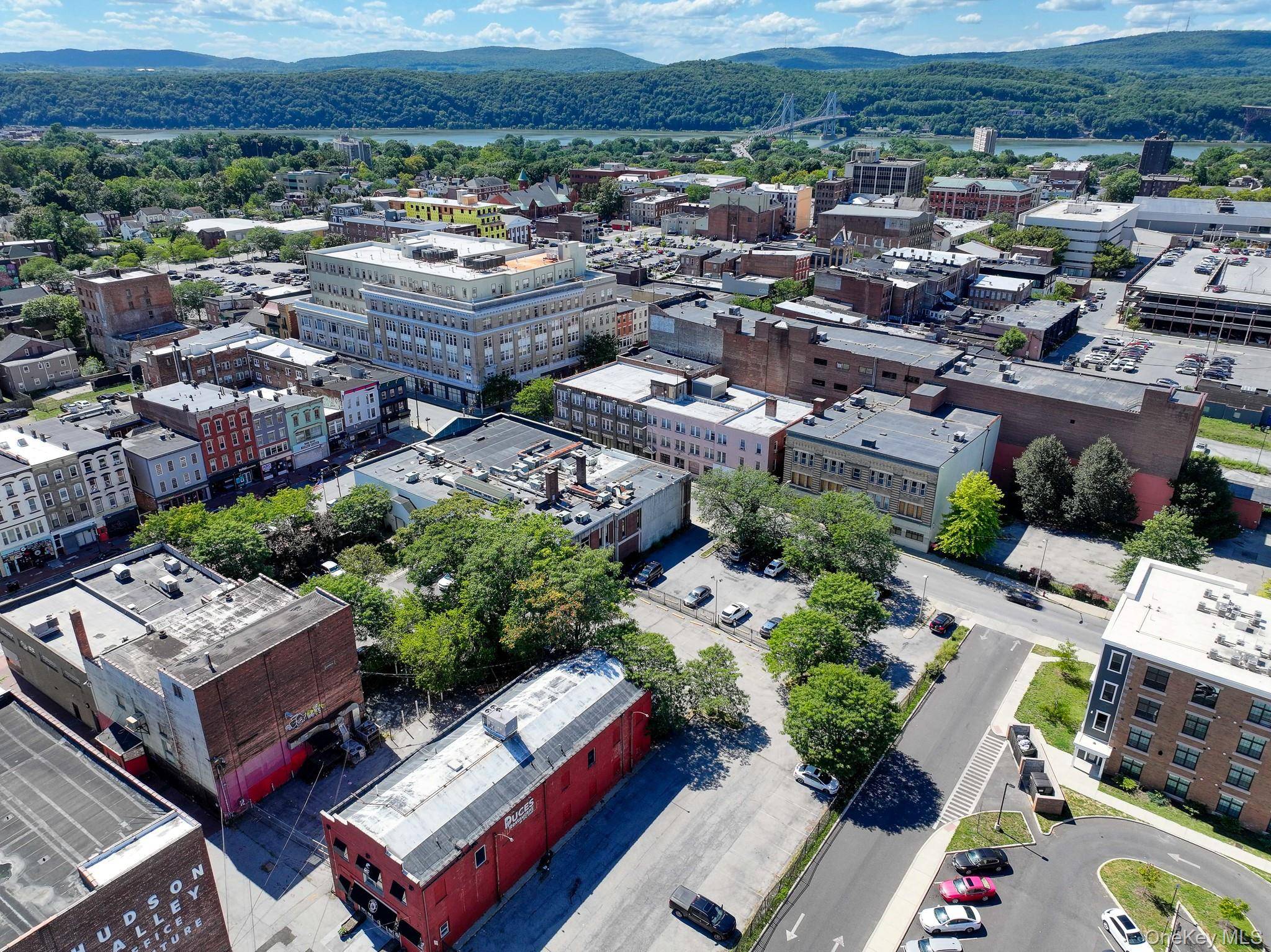 Poughkeepsie, NY 12601,347 Main ST