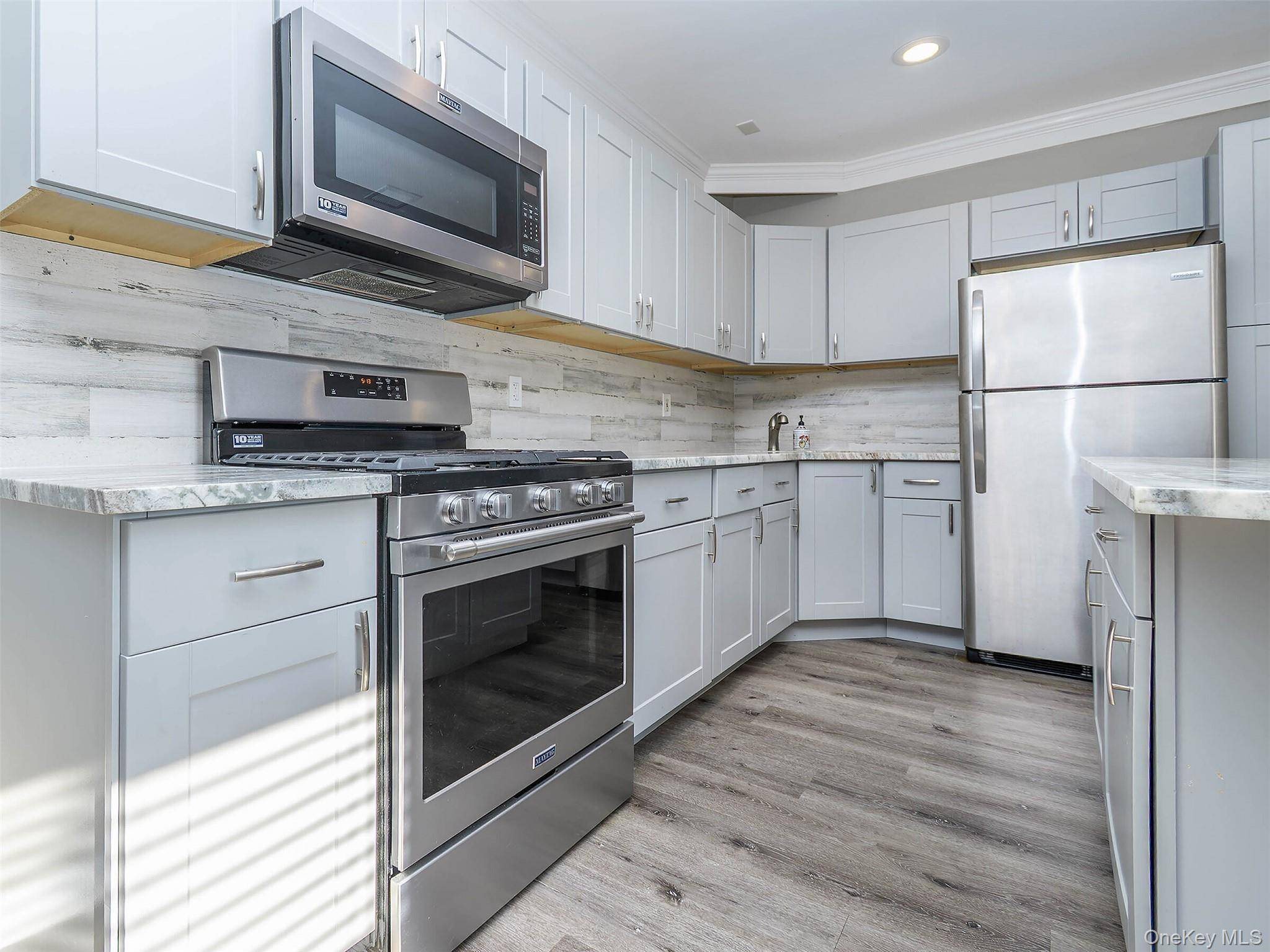 Glen Head, NY 11545,49 Glen Head RD #2nd Floor
