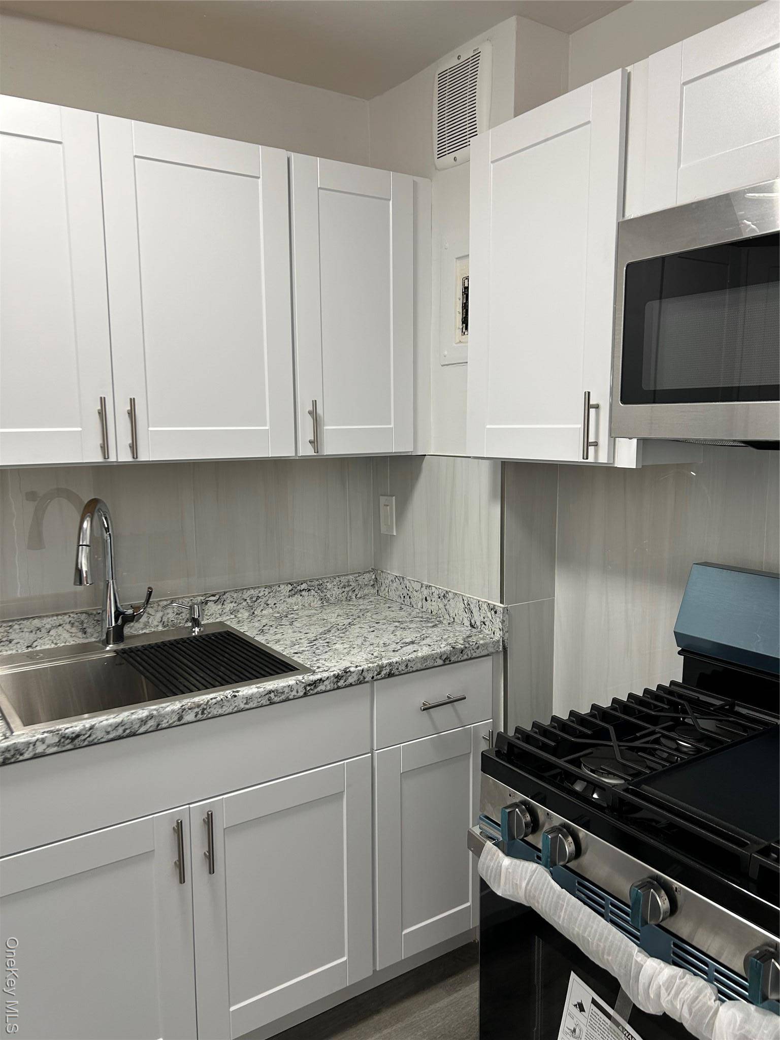 Freeport, NY 11520,124 Smith ST #1B