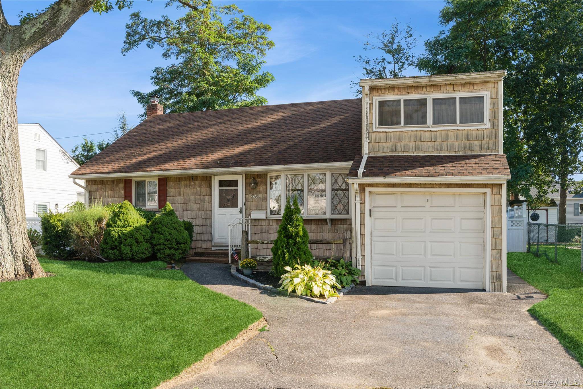 Seaford, NY 11783,3860 Maplewood DR