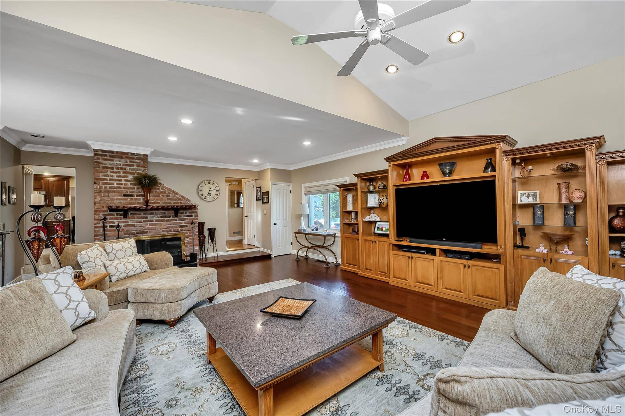 Old Bethpage, NY 11804,12 Woodland DR