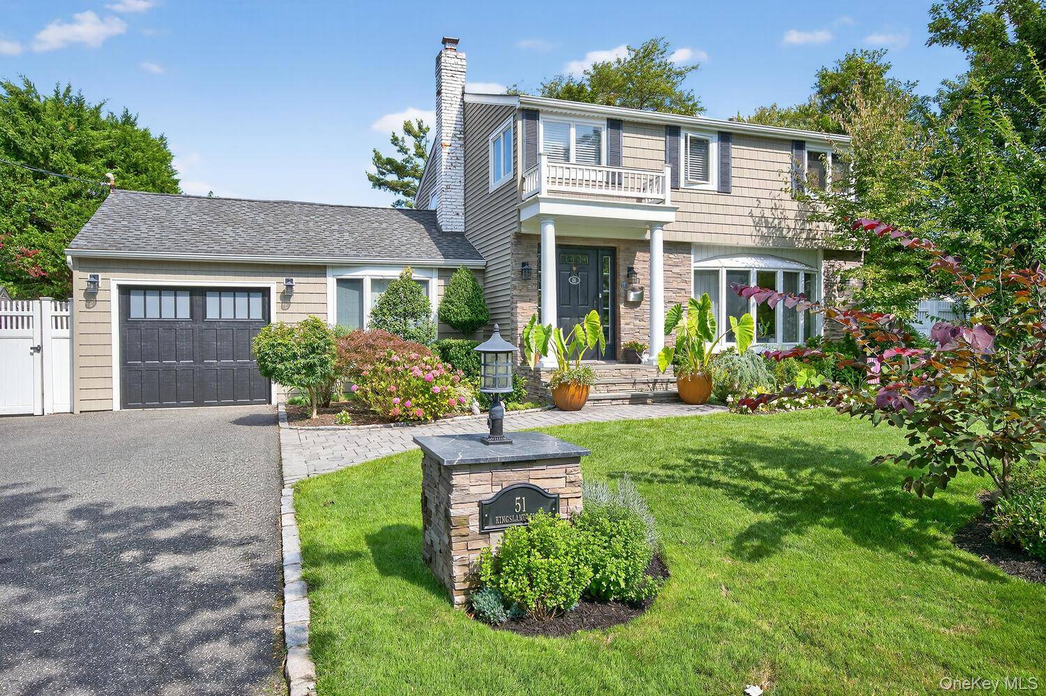 Babylon, NY 11702,51 Kingsland PL