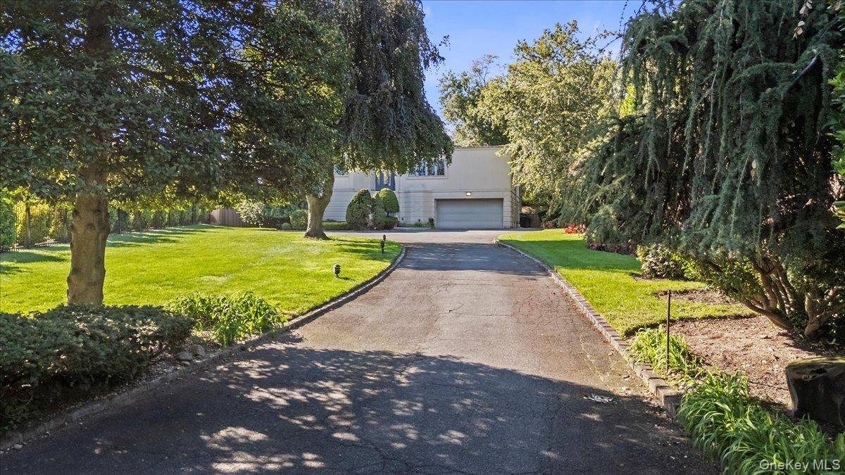 Lawrence, NY 11559,292 Breezyway